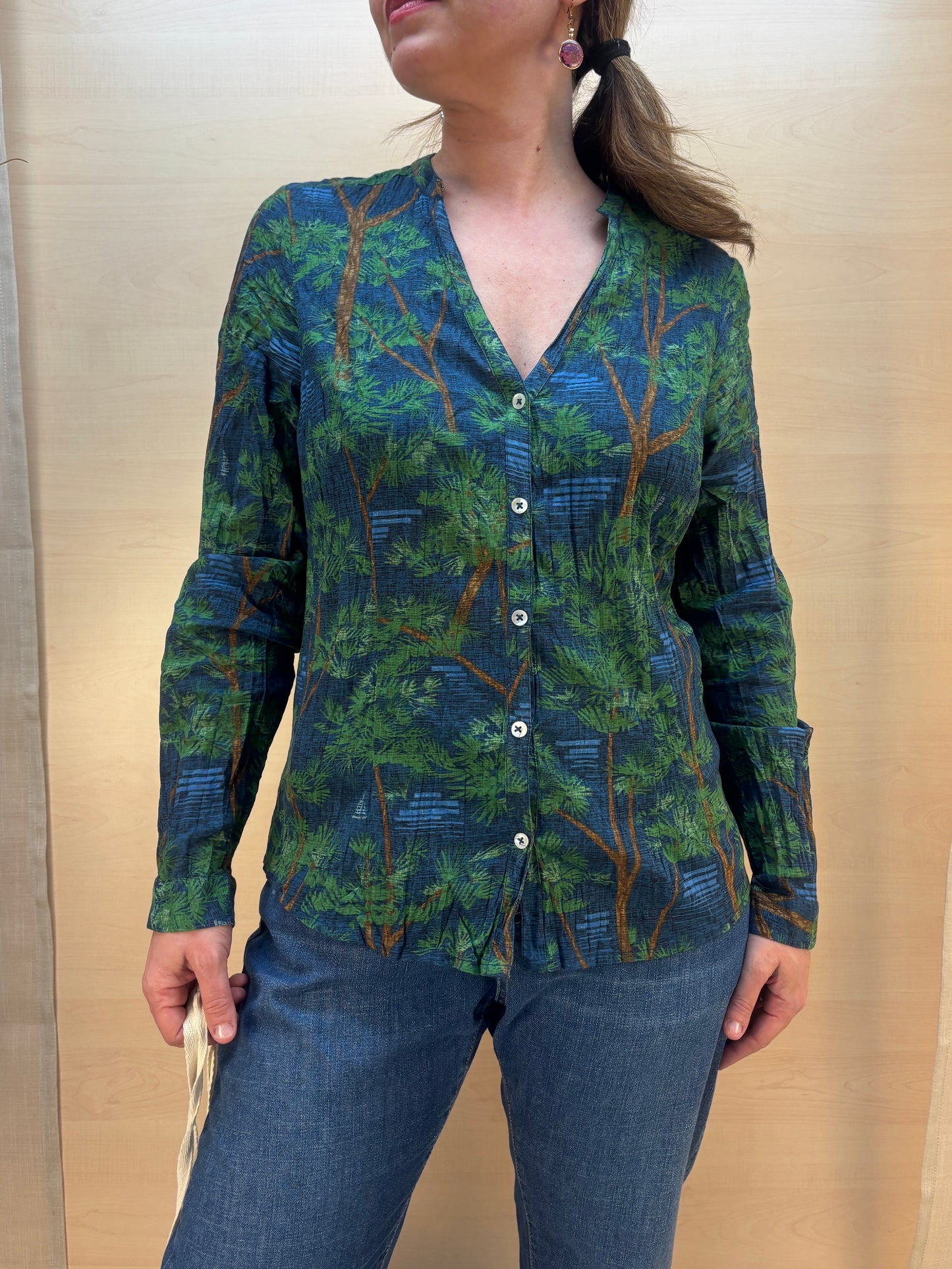 Camicia no stiro fantasia pini mediterranei - cotone bio