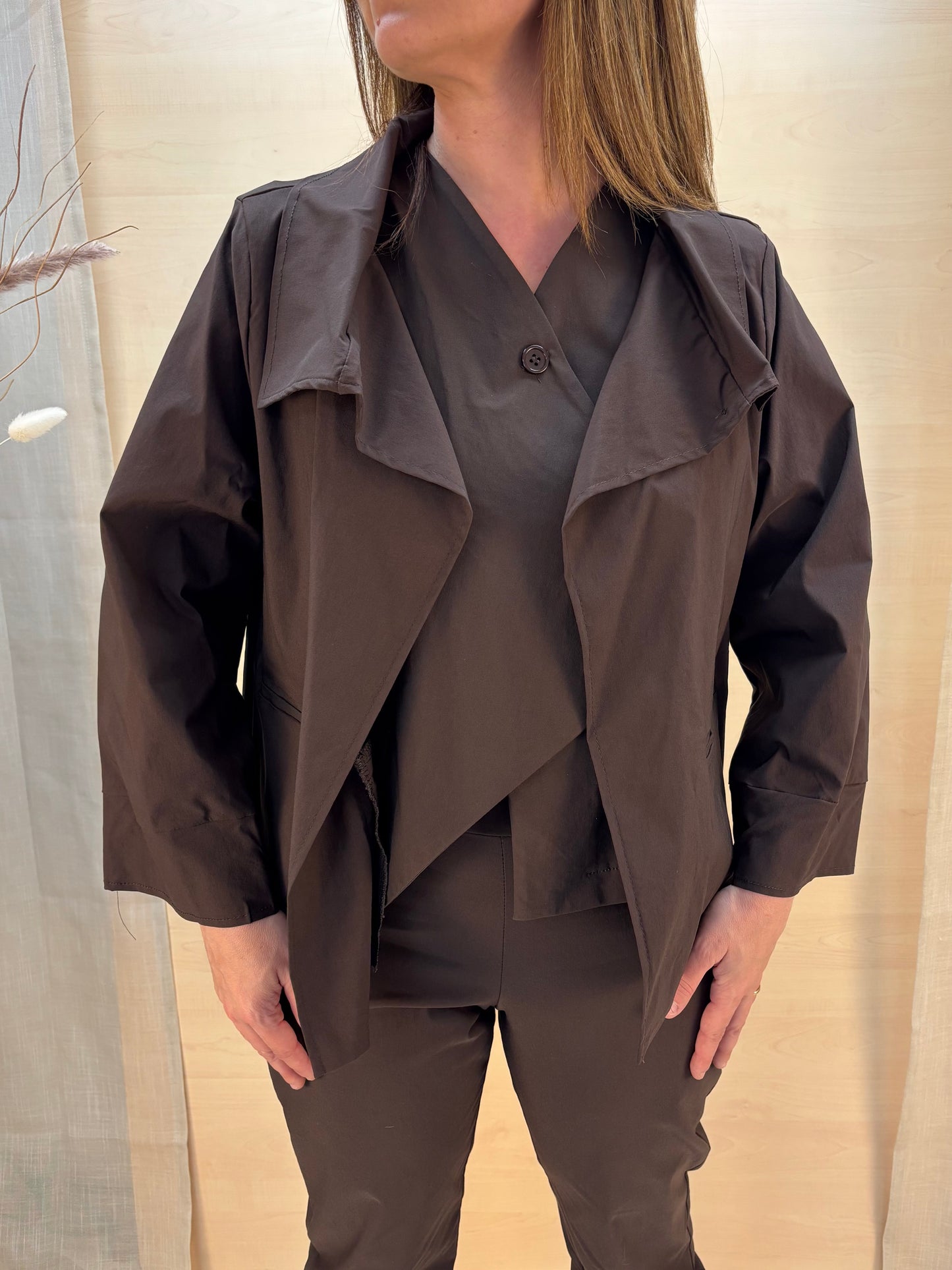 Giacca in bengalina cioccolato– Karma | Made in Italy