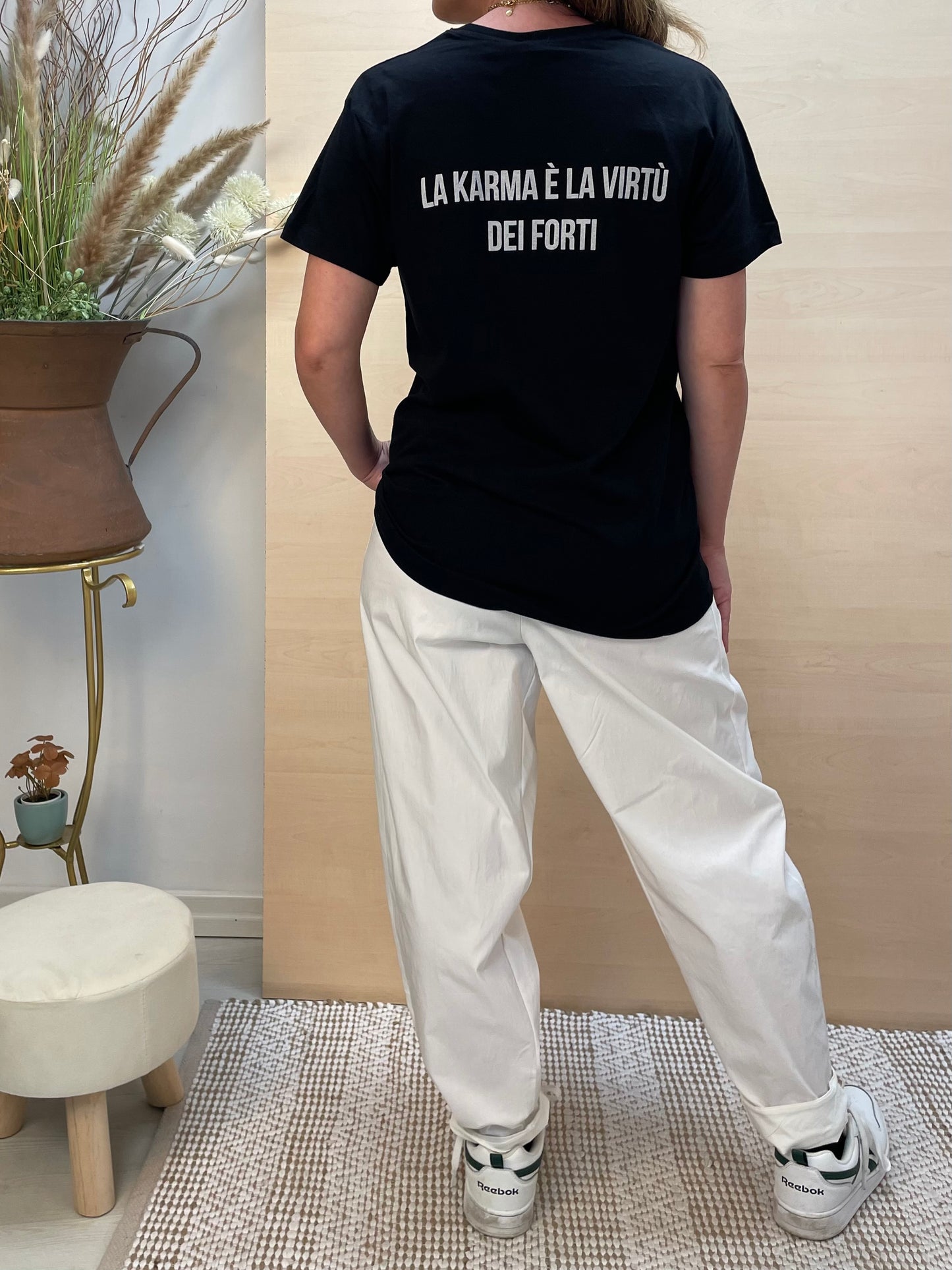 T-shirt “La karma è la virtù dei forti” - in cotone