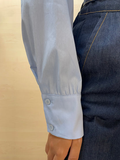 Camicia over celeste a maniche scese