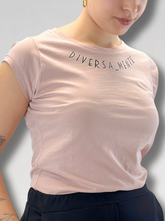 T-shirt DIVERSA_MENTE dipinta a mano - Rosa cipria